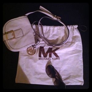 On Hold for @dee-glen Michael Kors Crossbody