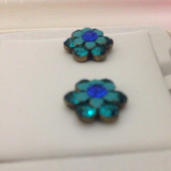 Turquoise and blue flower stud earrings - Picture 3 of 3
