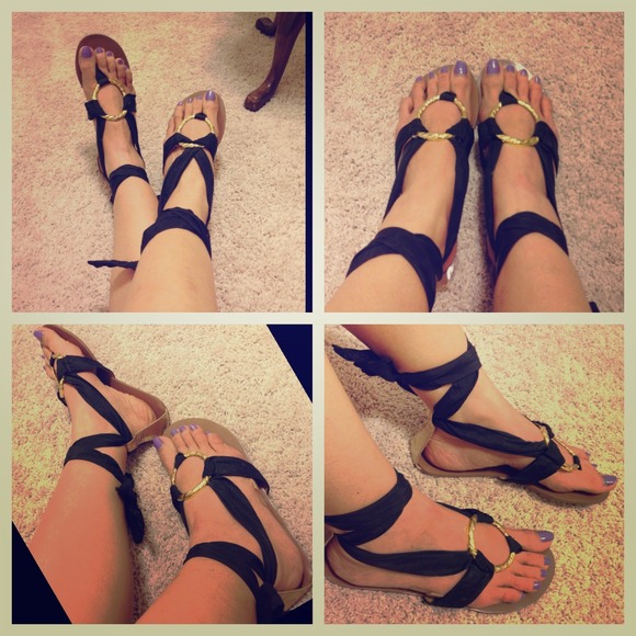 ✋❌SOLD❌Bundle-heartearrings/Parisian Sandals