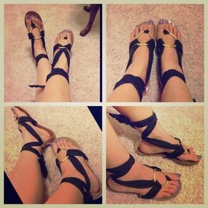 ✋❌SOLD❌Bundle-heartearrings/Parisian Sandals