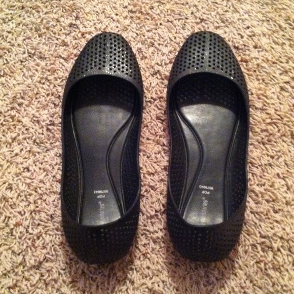 Black, sparkly, flats!