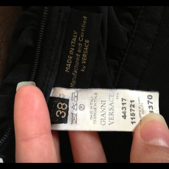 🚫SOLD🚫 Versace Gianni Auth Black Halter Top - Picture 3 of 4