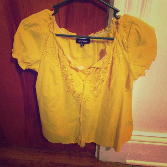 Yellow top - Picture 1 of 1