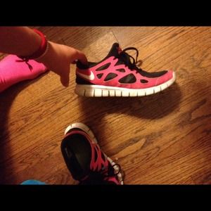 RESERVED!!! Nike free run (Pink & Black)