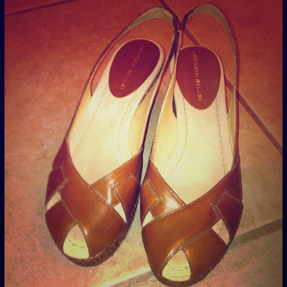 Brown Antonio Melanis