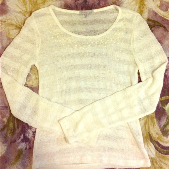 🚫SOLD🚫 Pearl embellished ivory knit top.