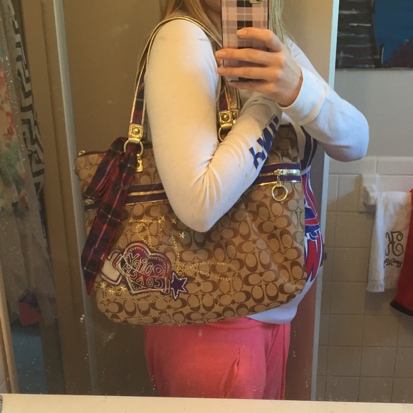 Coach Handbags - Coach poppy tote handbag