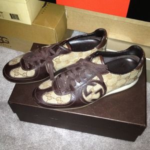 ✋*HOLD*✋💯Authentic Gucci Shoes