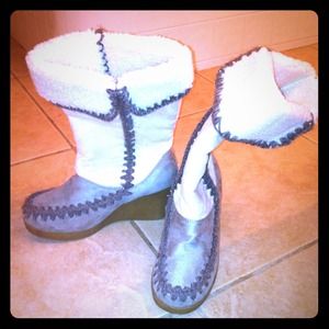 RESERVED!!!😄😄😄. American eagle 7.5 boots