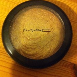 MAC face high lighter