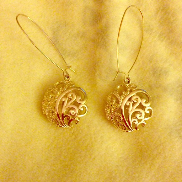 HOLD.    Cute silver Earrings