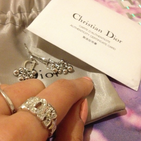 💯Christian Dior earring sets with ring - Picture 3 of 3