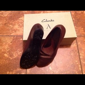 Artisan Clarks mid heel