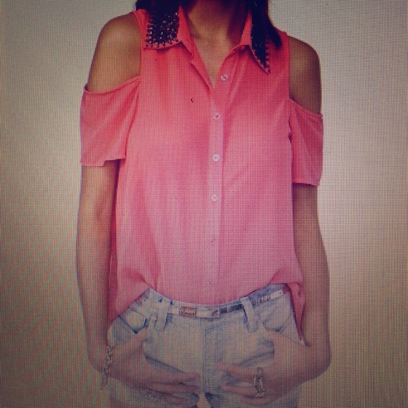 🚫SOLD🚫NWT--Total stud blouse-coral