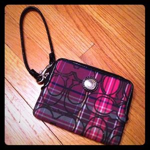 Reduced!!! 👛 AUTHENTIC COACH wristlet!!