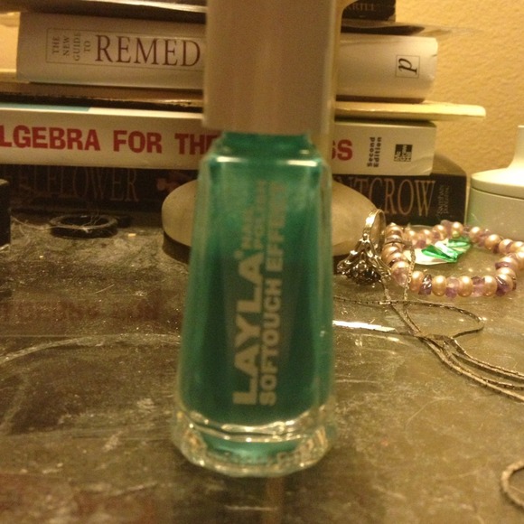 Layla softtouch nail polish "09" MATTE NAILPOLISH