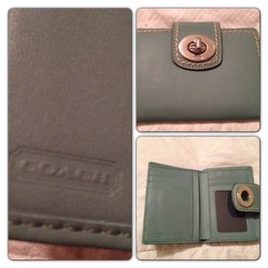 🔥RESERVED 'TIL THUR🔥COACH Small wallet Authentic