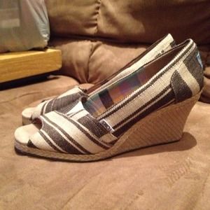 TOMS wedges