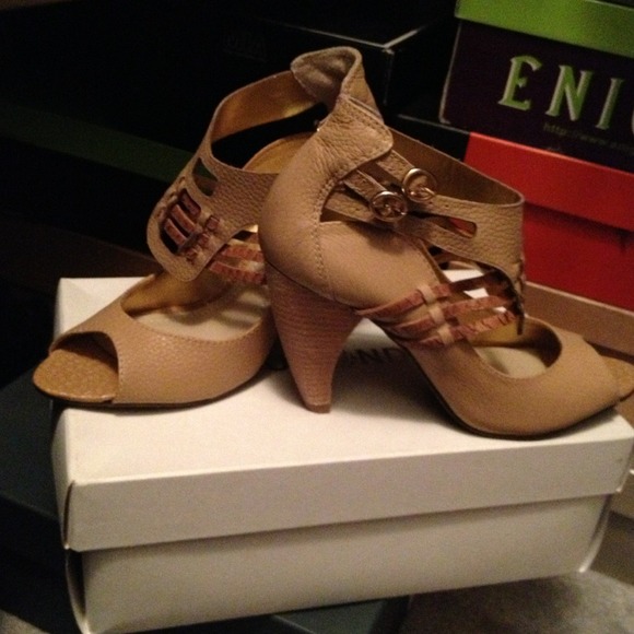 Cute Pump!!! Worn once!!
