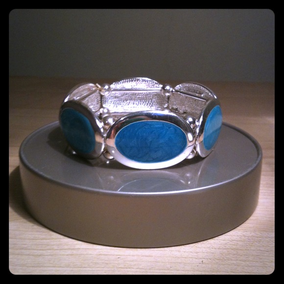 Beautiful hippy chic elastic turquoise bracelet!