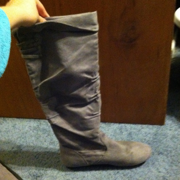 Grey suede Rampage boots!