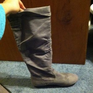 Grey suede Rampage boots!