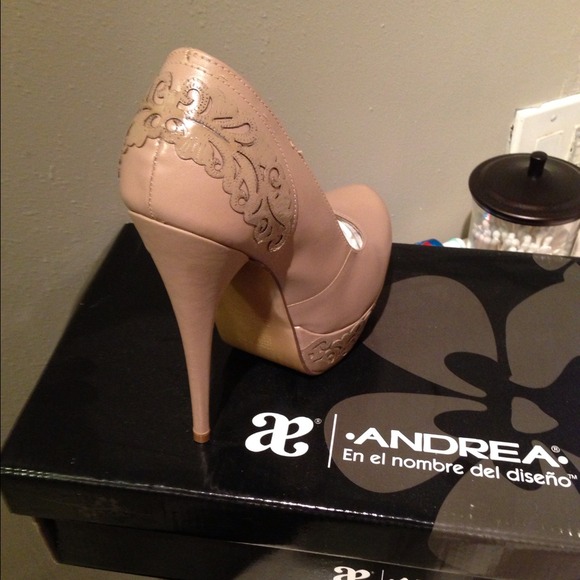 Andrea heels - Picture 2 of 4