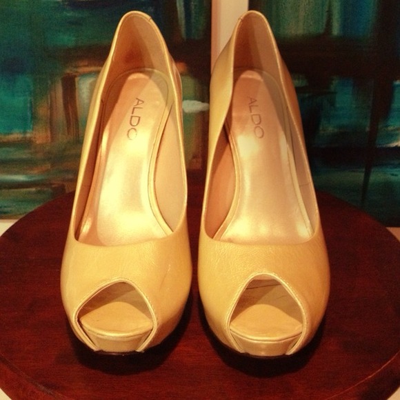 Aldo patent leather stacked heels