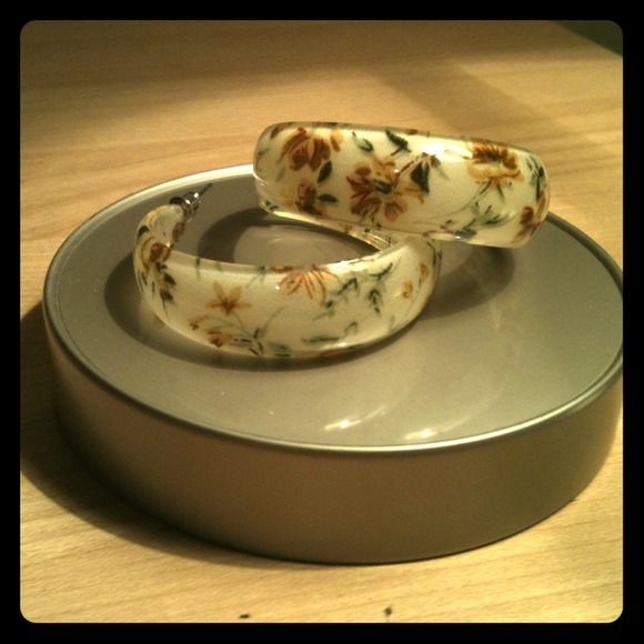 Super cute brown/tan flower hoops!