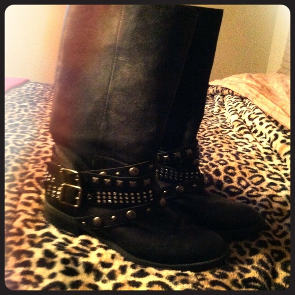 🚫Sold! Paid thru PP🚫Black leather boots