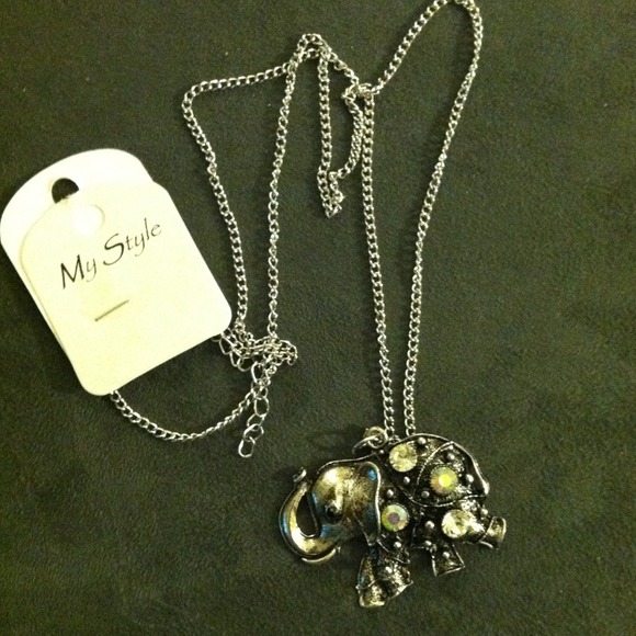 🚫SOLD🚫Elephant necklace