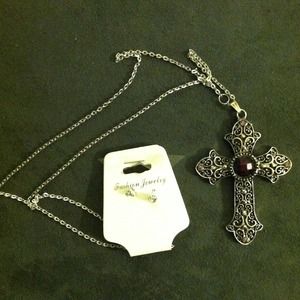 🚫SOLD🚫Goth cross necklace