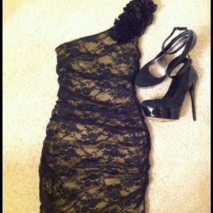 ❌Sold❌Lace fitted dress