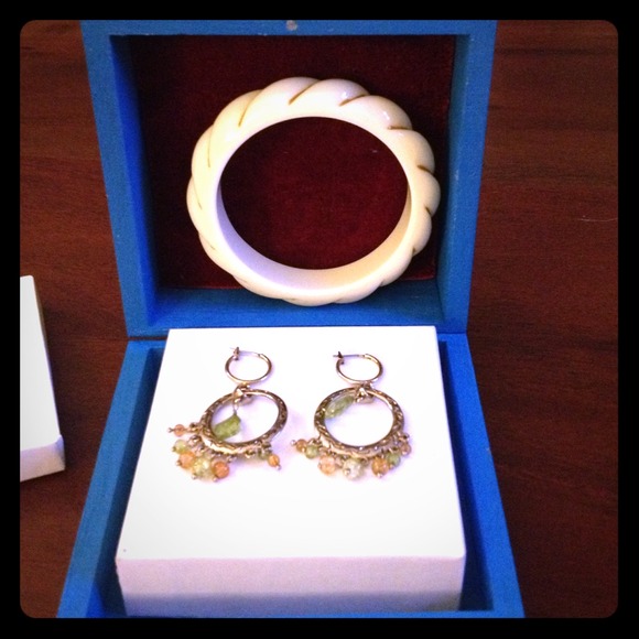 Bracelet and earrings