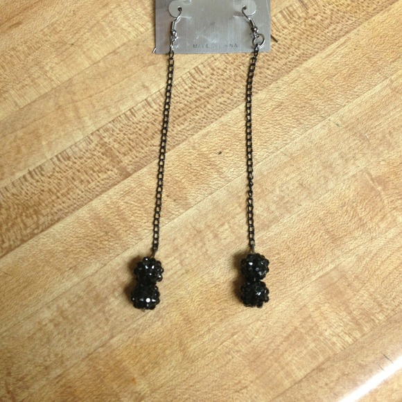Black long earrings. New!