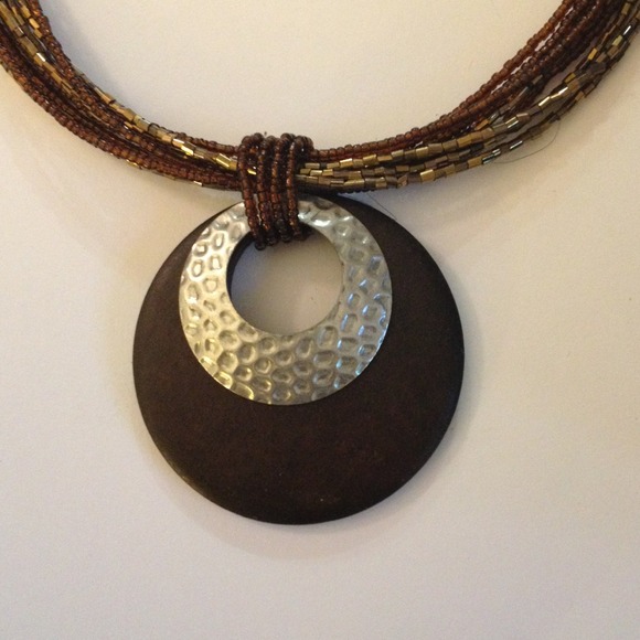 Necklace with brown and shinny gold small beads - Picture 2 of 3