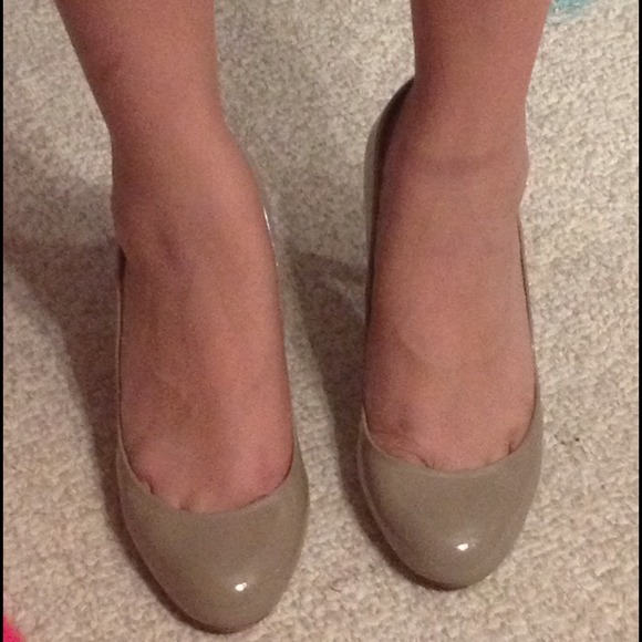Ann Taylor nude shoes