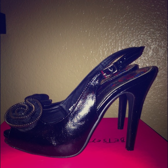 Sz 7 black Slingback zipper detail heels