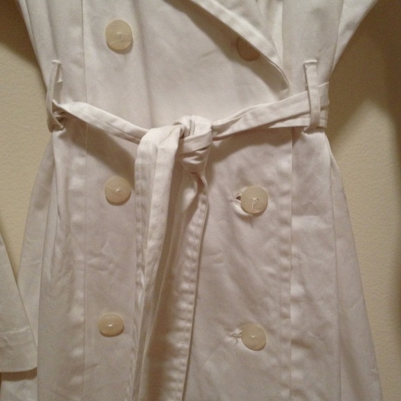 Enzo Angiolini coat with ruffled bottom - Picture 2 of 4