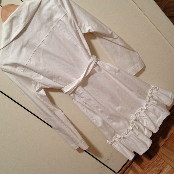 Enzo Angiolini coat with ruffled bottom - Picture 4 of 4