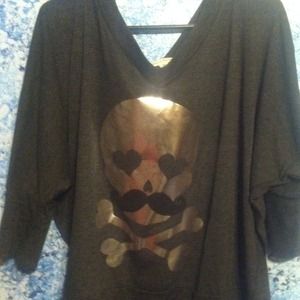 Gray top w skull