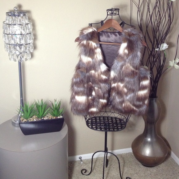 Faux Fur Midway Vest Jacket - Picture 1 of 2