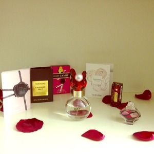 🌟Reserved🌟Marc Jacobs DOT & small perfume Dot