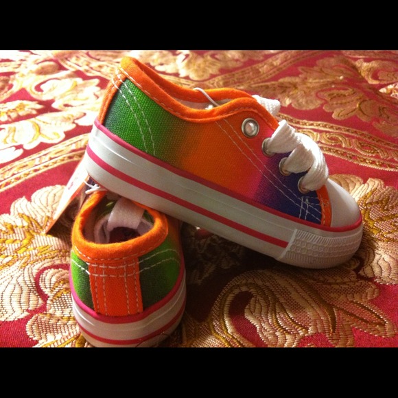 Little girl shoes reserved for: kell843