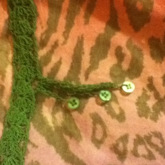 Green button chocker - Picture 2 of 3