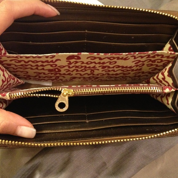 Marc Jacobs zipper clutch/wallet- brand new! - Picture 3 of 4