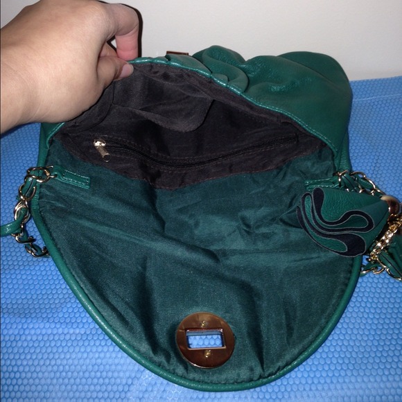 SOLD- Green cross body purse - Picture 2 of 2