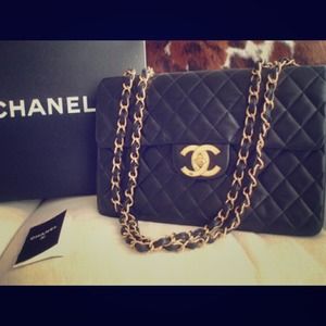 I'm thinking selling my Chanel bag?? Mmmm??