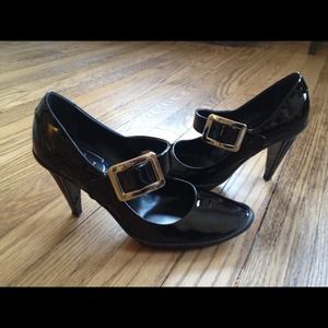 Roger Vivier black patent leather pumps! Size 7