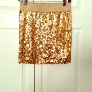 Sexy shimmering Gold Skirt!